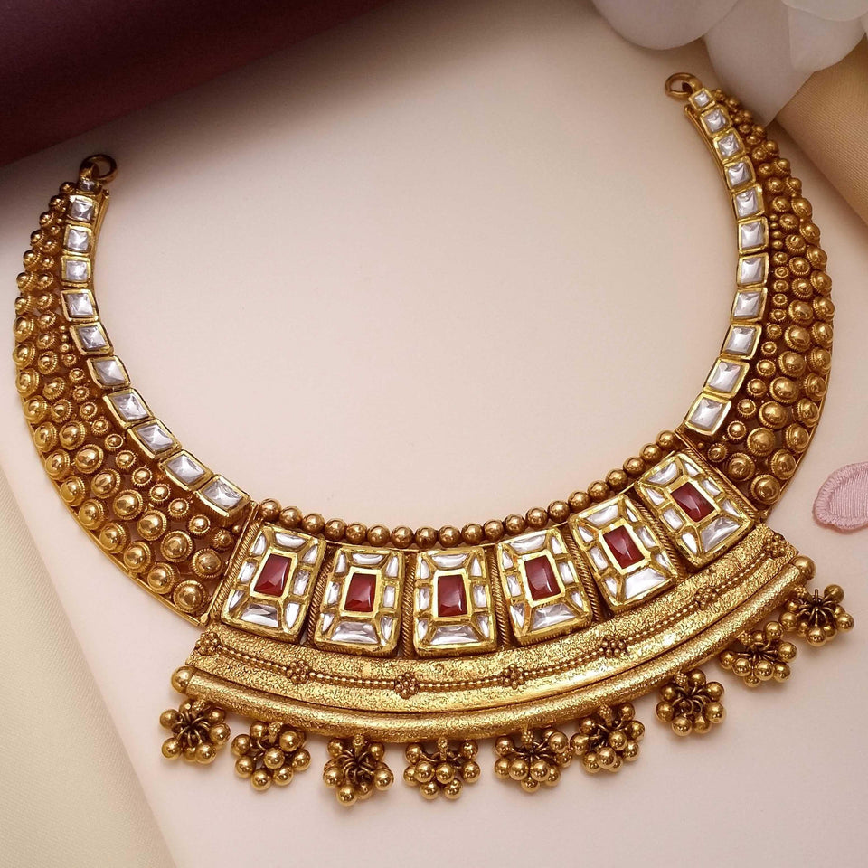 Opulence in Bloom: The Kundan & Diamond Floral Necklace