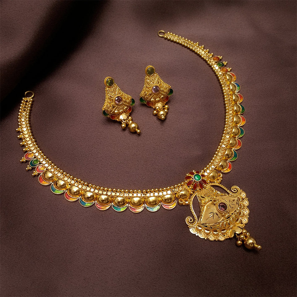 Glistening Royalty: Kundan & Diamond Necklace of Pure Elegance